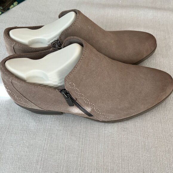 Earth Origins Collette Caitlyn Booties Size 9 - Picture 3 of 6